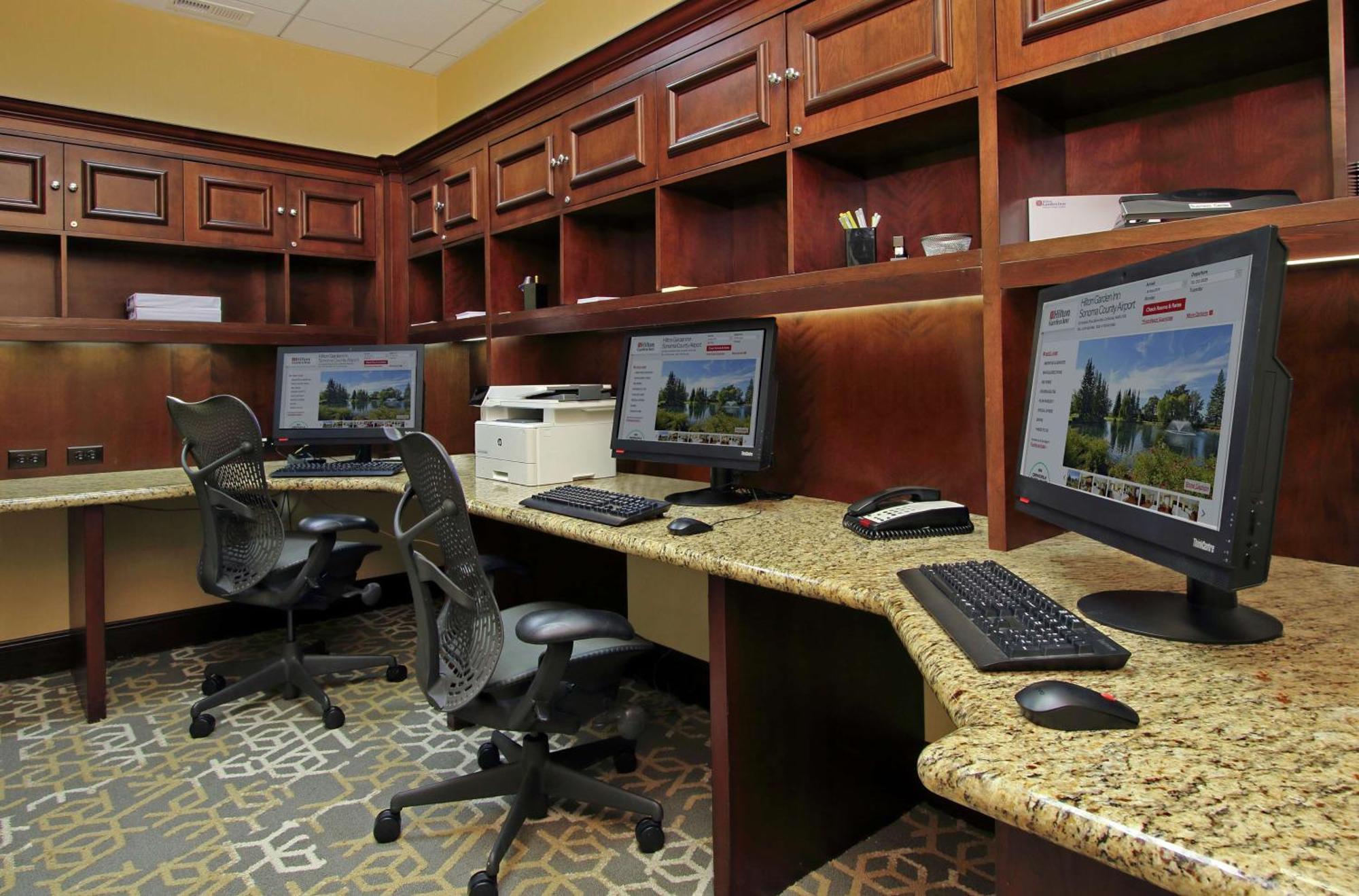 Hilton Garden Inn Sonoma County Airport Санта-Роза Екстер'єр фото