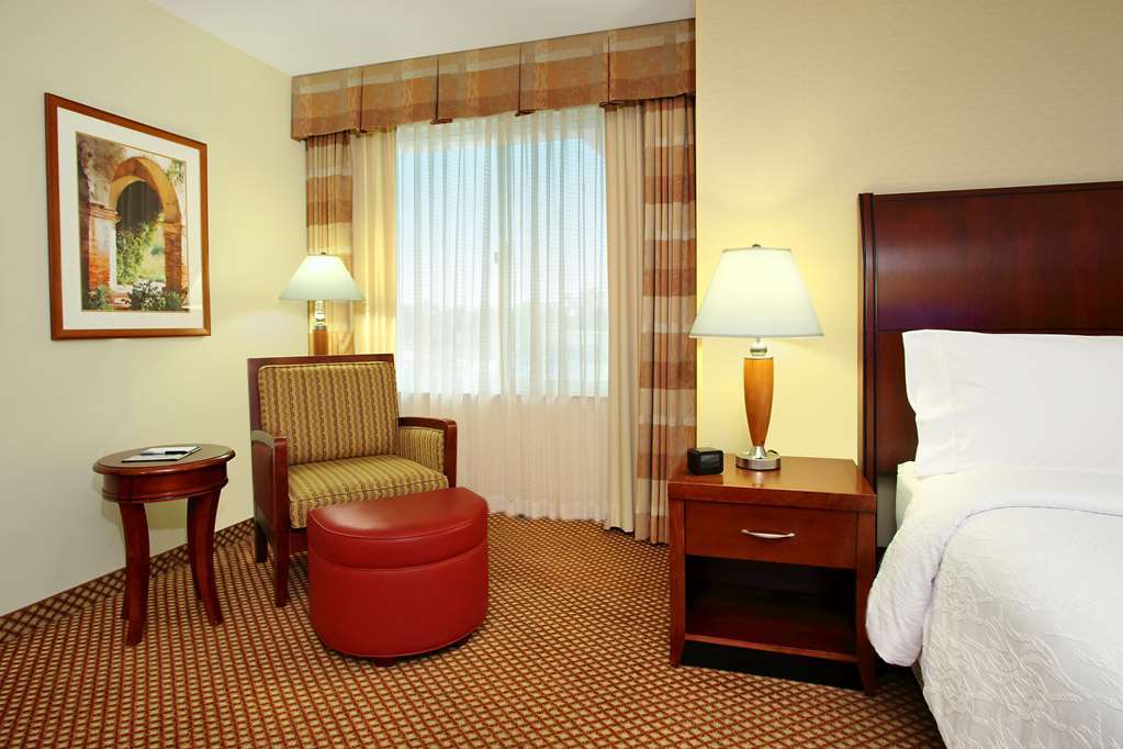 Hilton Garden Inn Sonoma County Airport Санта-Роза Номер фото